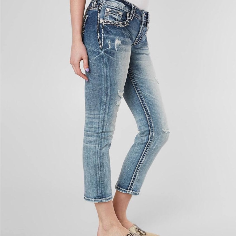 Miss Me Signature Crop Distressed Light Wash Low-Rise Size 29 - Picture 2 of 15